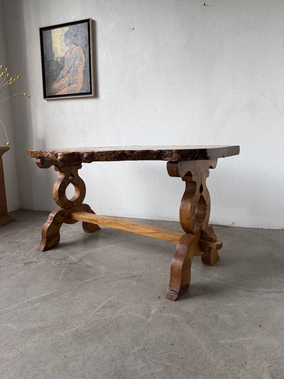 Table artisanale en orme massif, art populaire