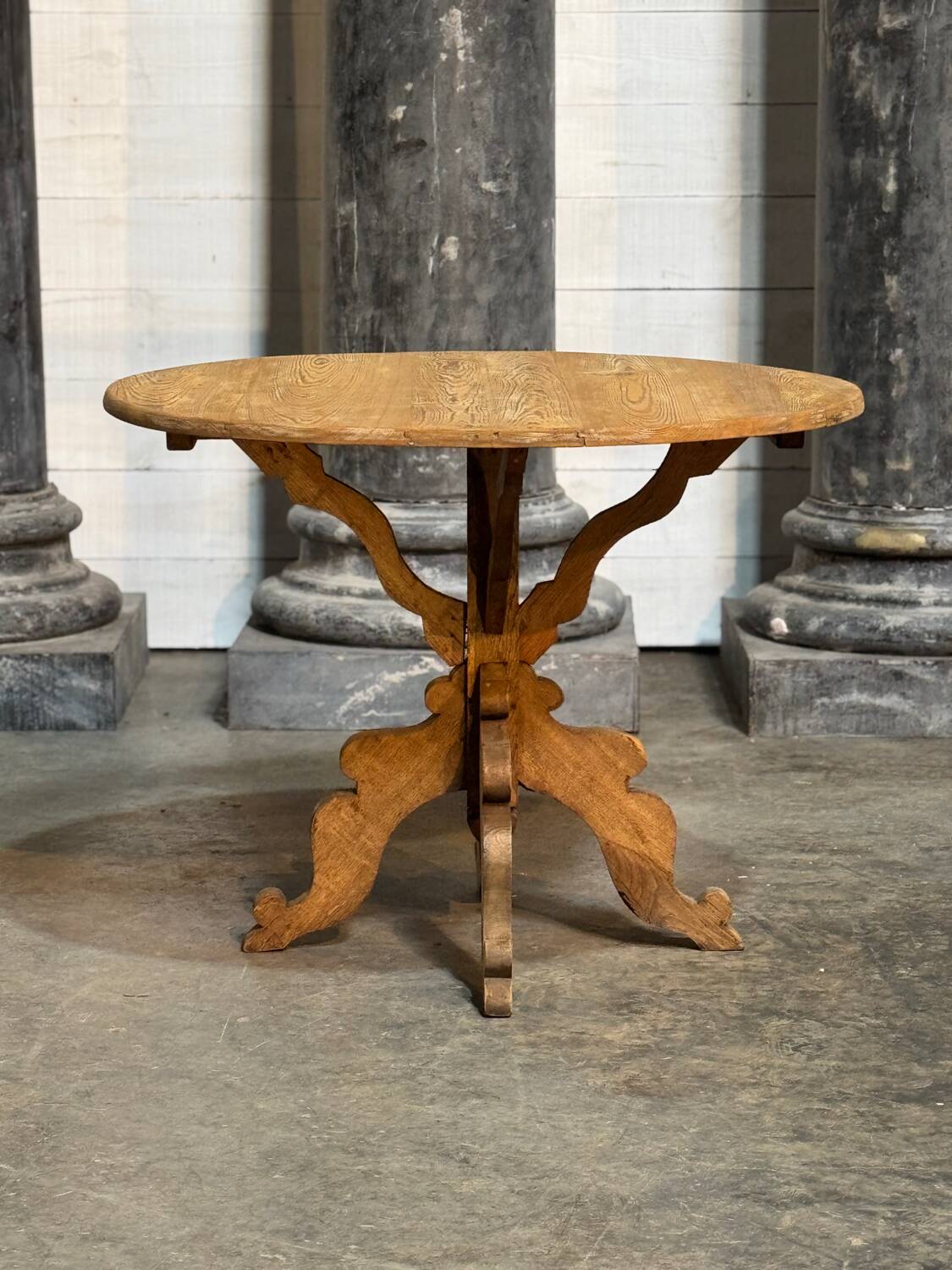 Round table in pitch pine and oak