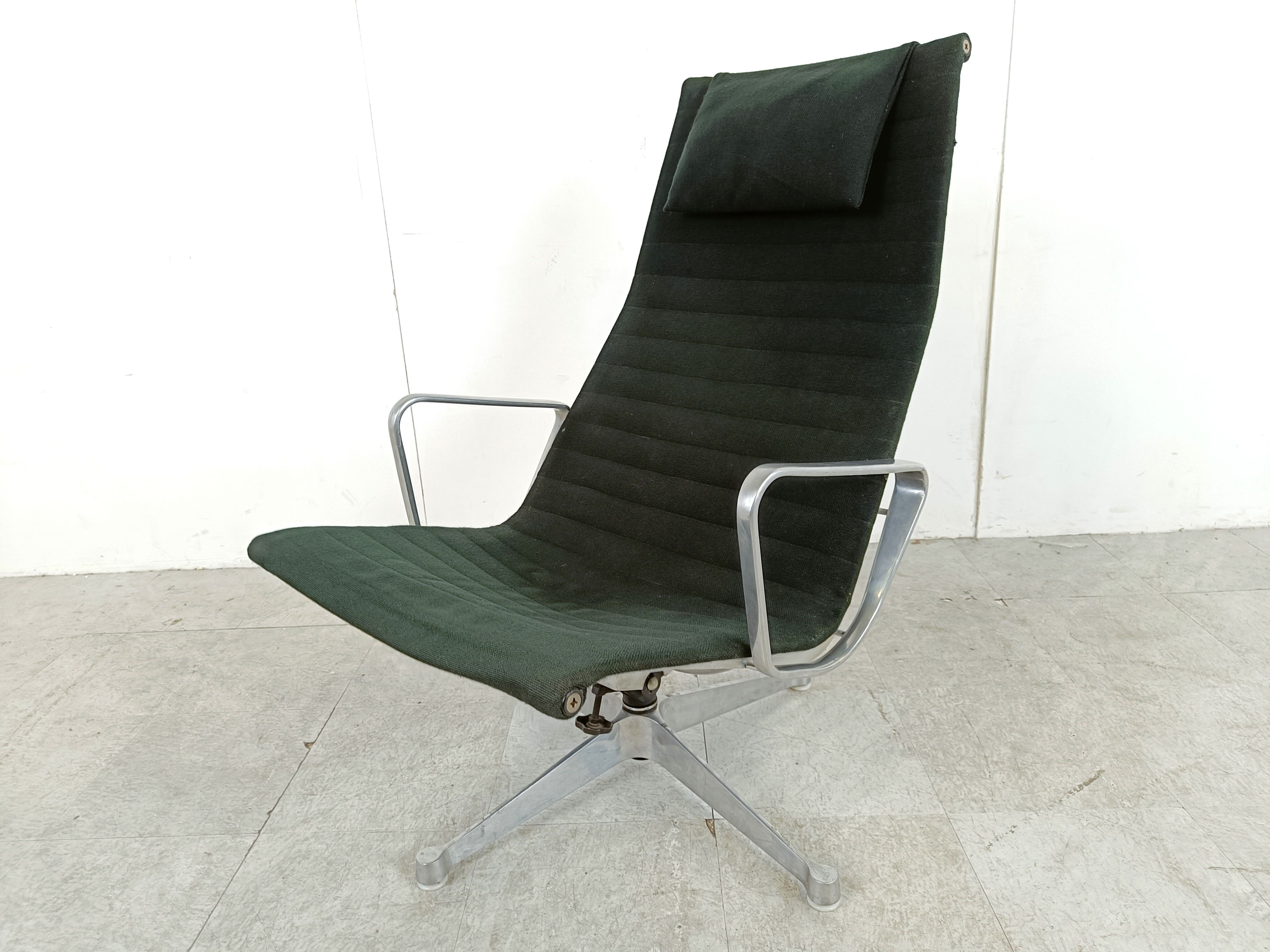 Fauteuil lounge Charles & Ray Eames EA124 en tissu noir, années 1970