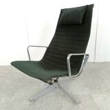 Fauteuil lounge Charles & Ray Eames EA124 en tissu noir, années 1970