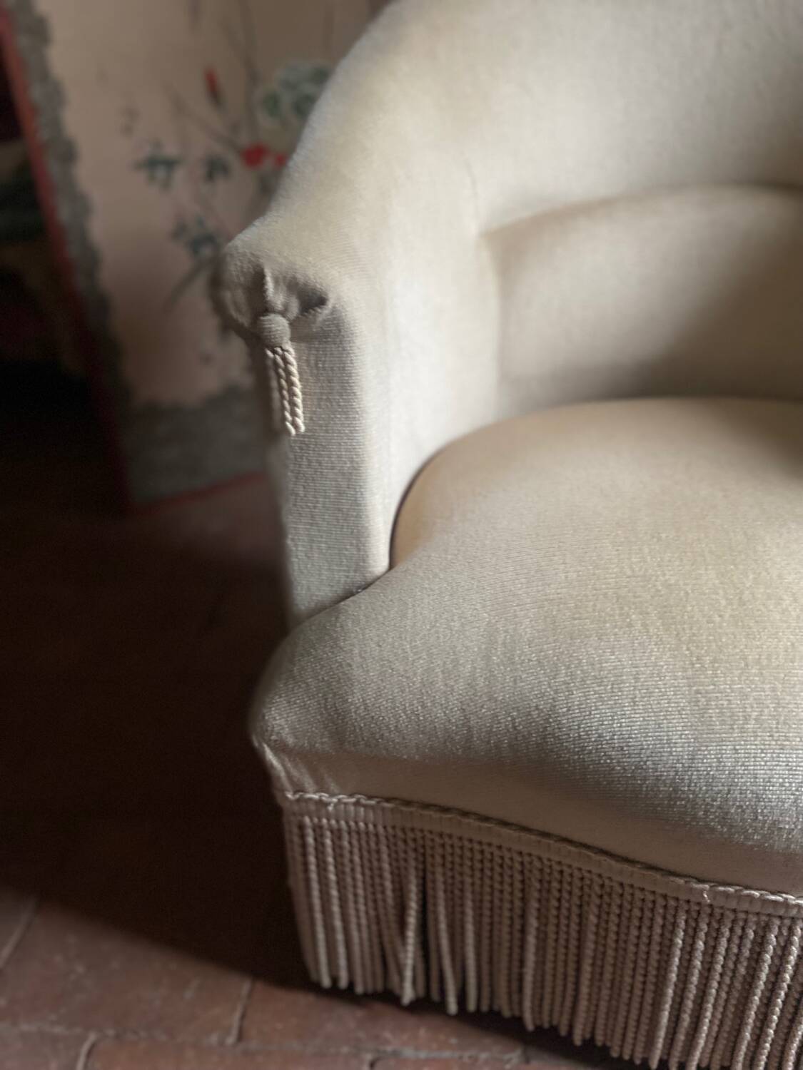Old toad armchair in beige velvet
