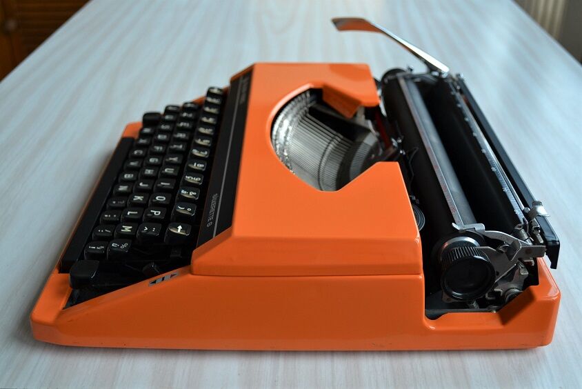 Machine à écrire Silverette orange vintage 60