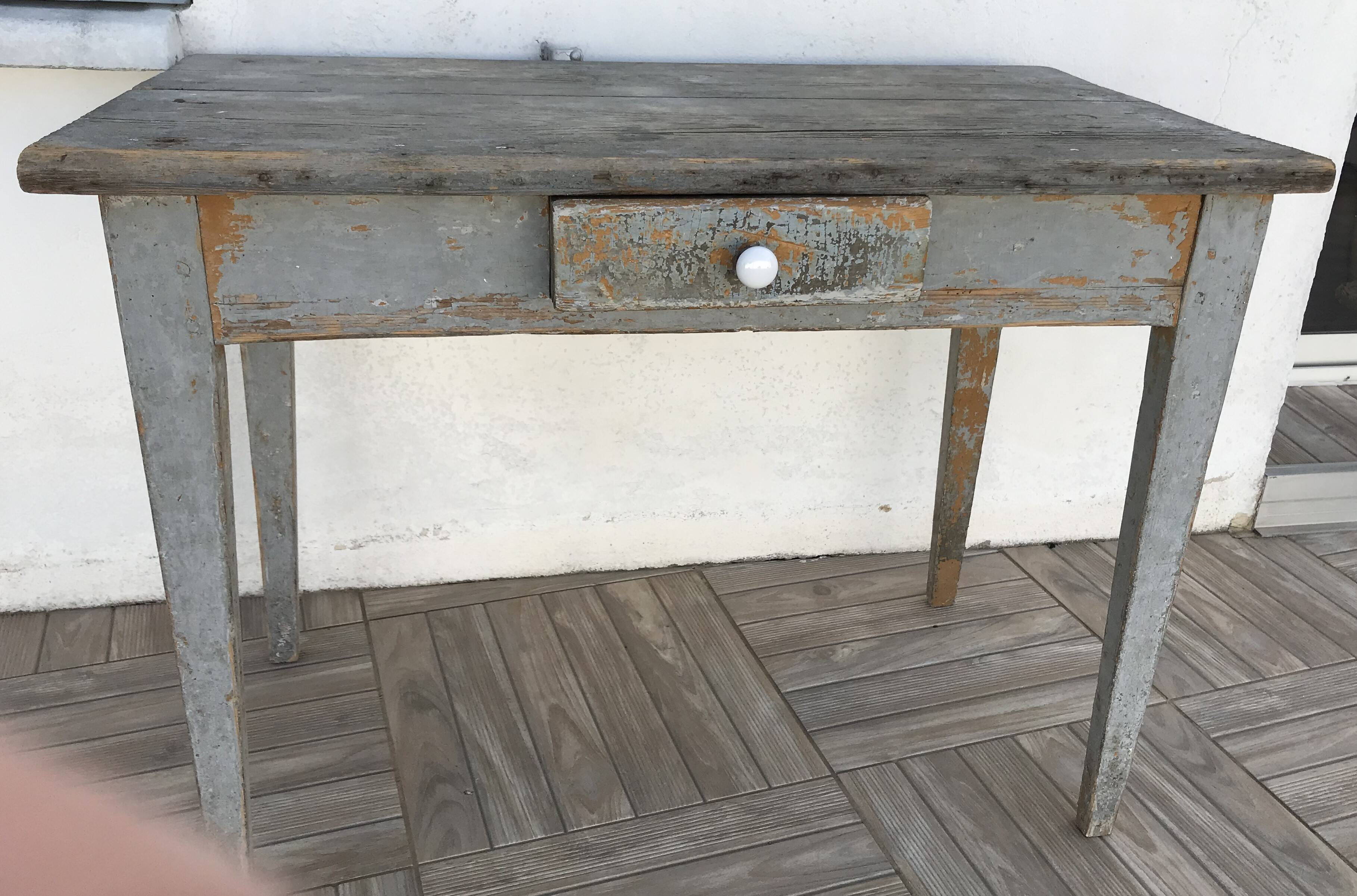 Side table in painted wood aged and patinated by time
