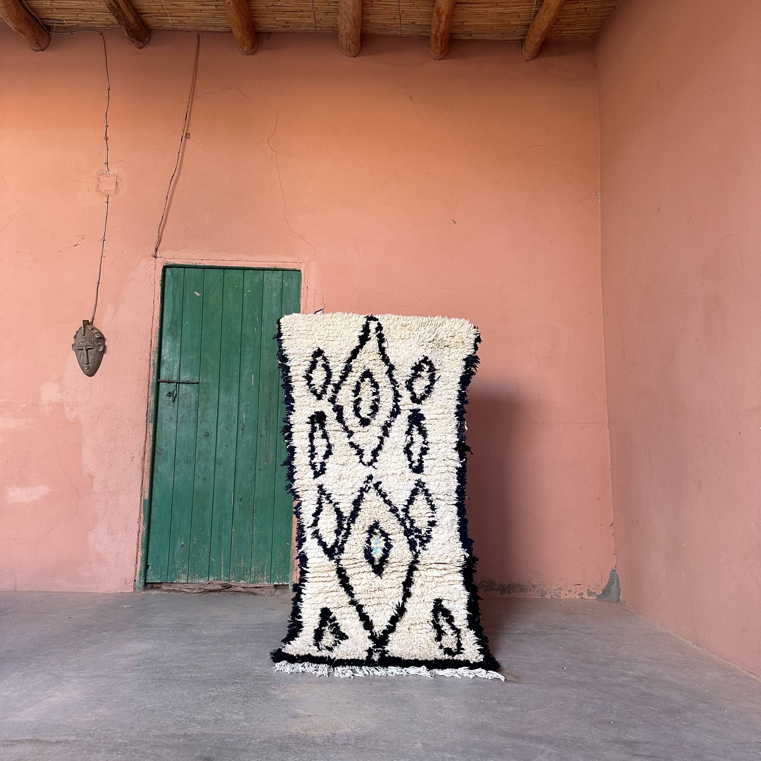 Azilal white and black Moroccan rug - 167 x 72 cm