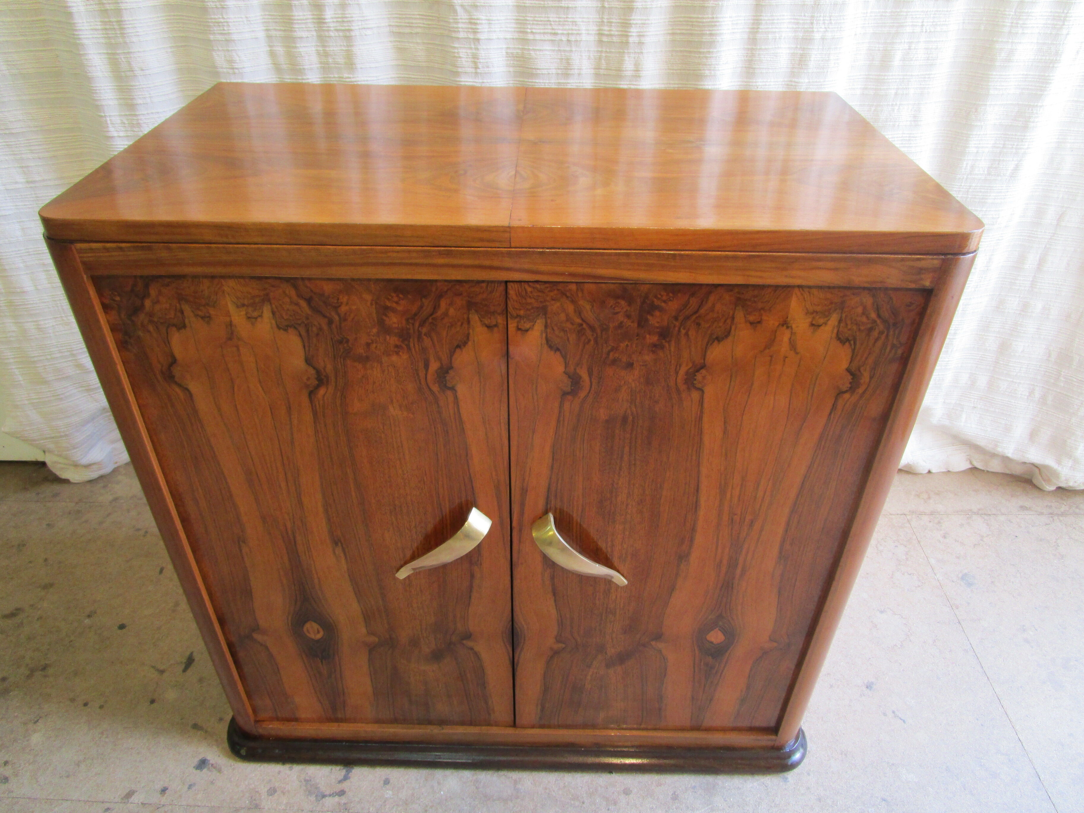 Art deco storage unit