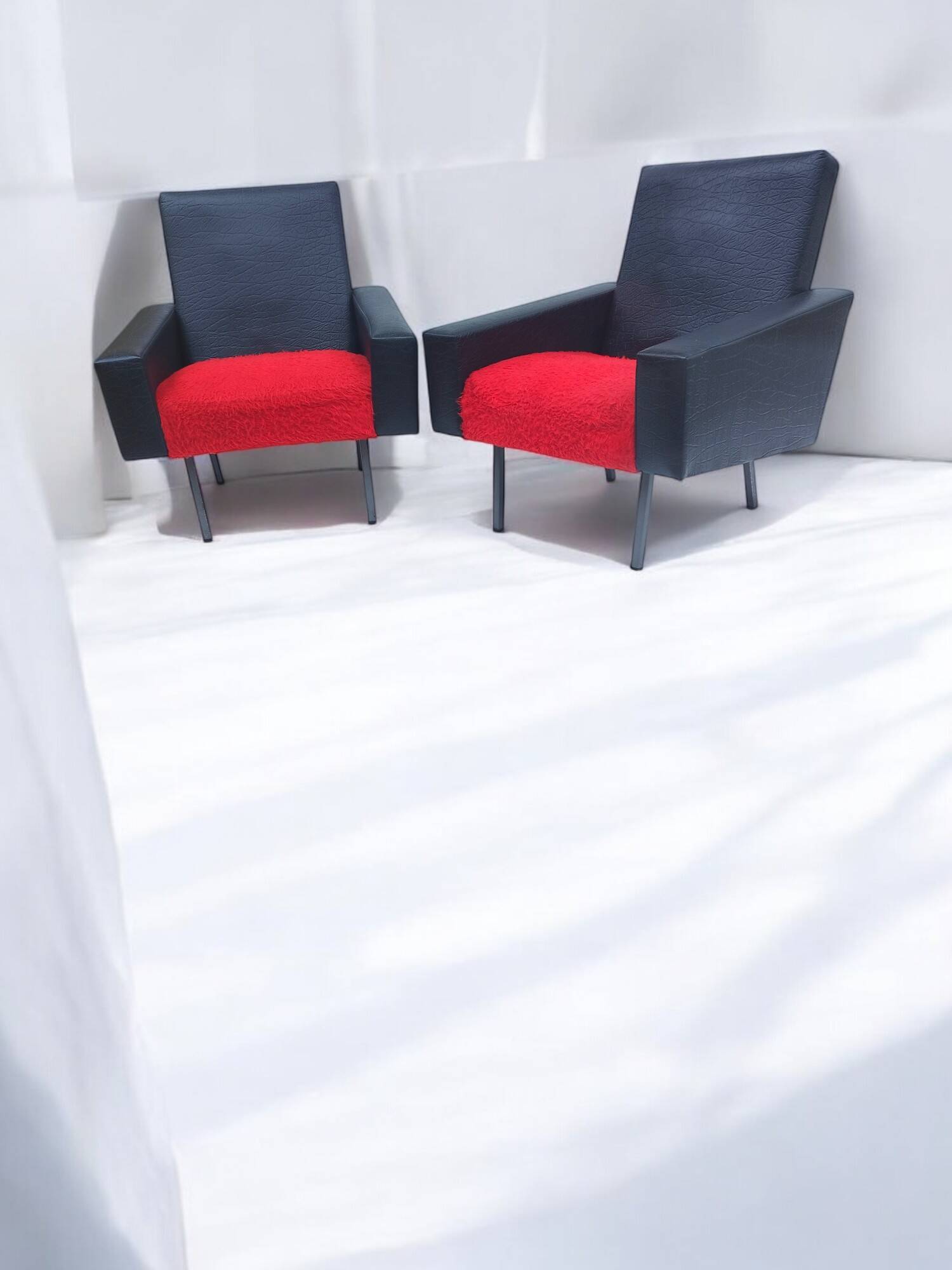 Retro armchair in black and red skai (1)