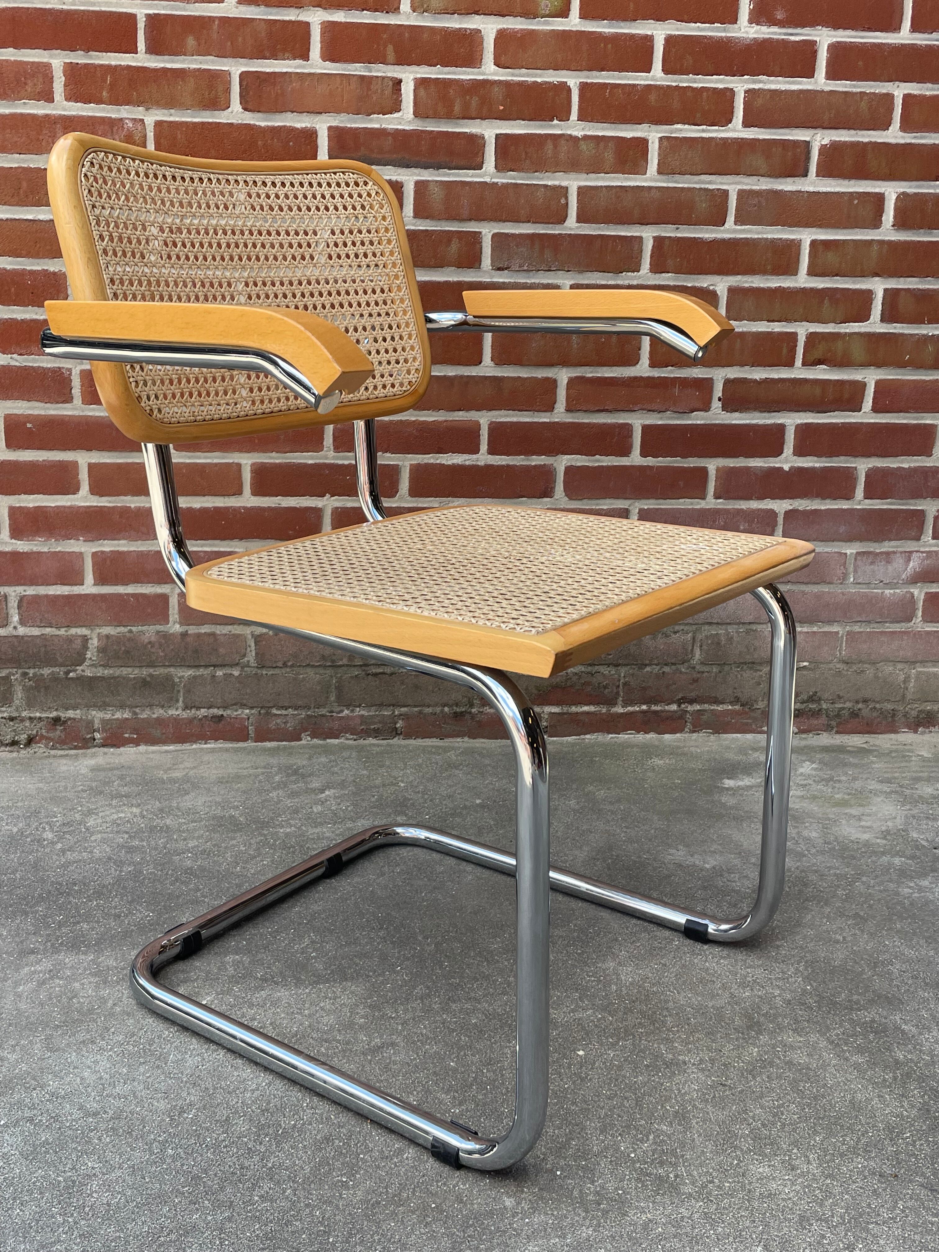 Cesca chair B64 with armrests by Marcel Breuer Design
