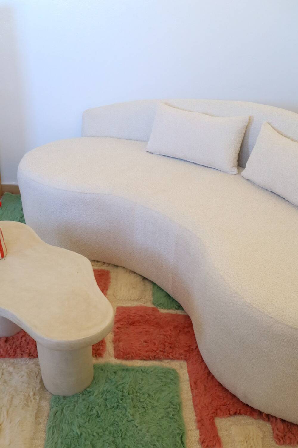 Table basse forme organique en Tadelakt