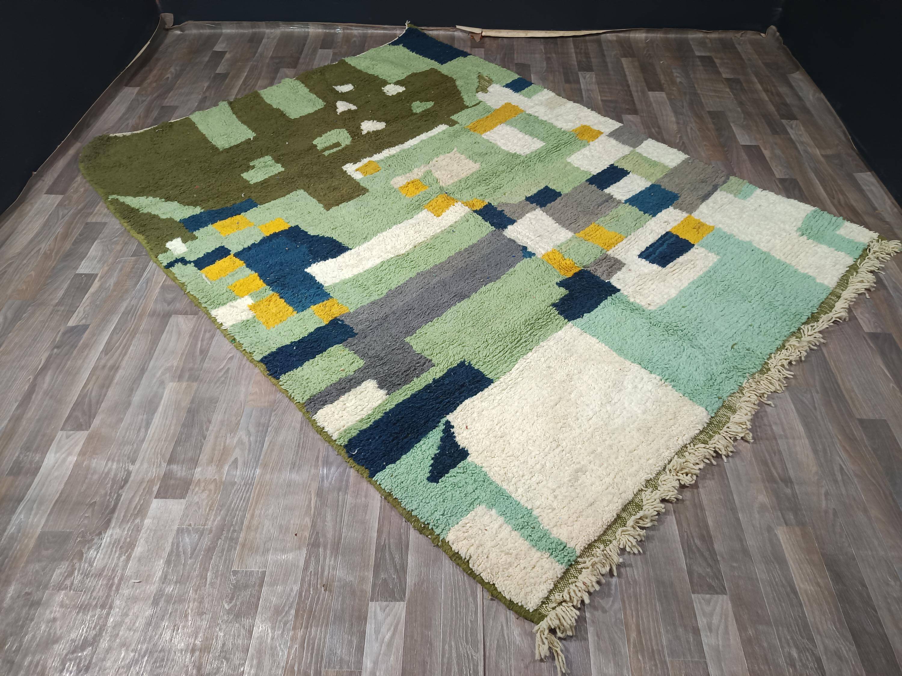 Handmade traditional carpet 250cm x 150cm Moroccan