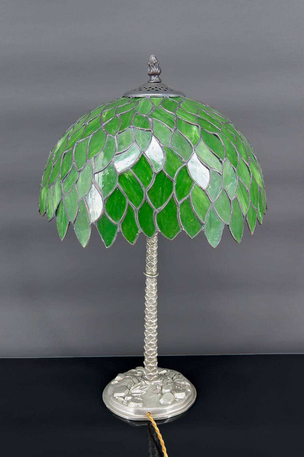 Palm lamp in silvered bronze and green stained glass foliage lampshade, Art Nouveau, 1900
