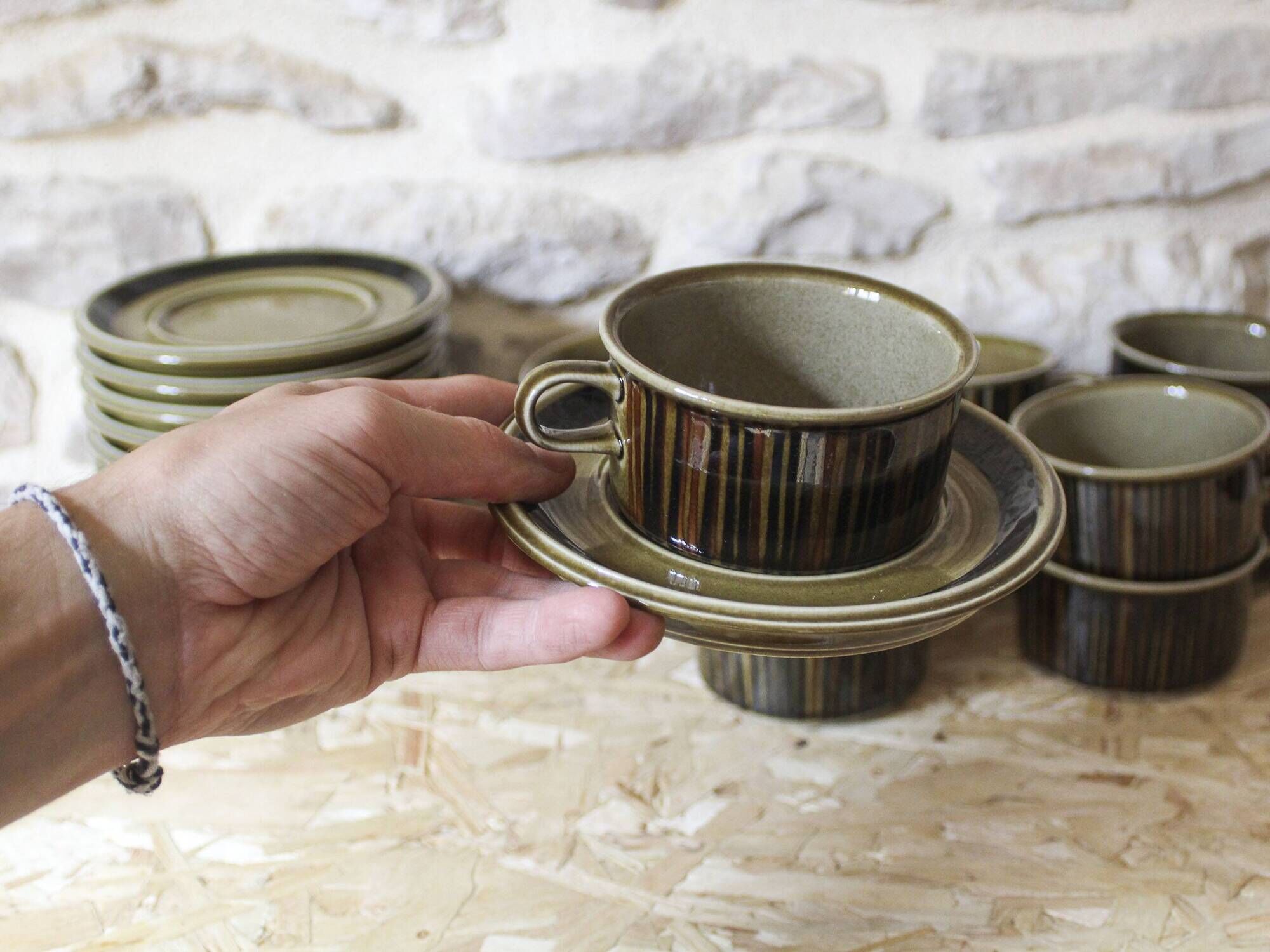 11 tasses et soucoupes série Kosmos Arabia Finlande