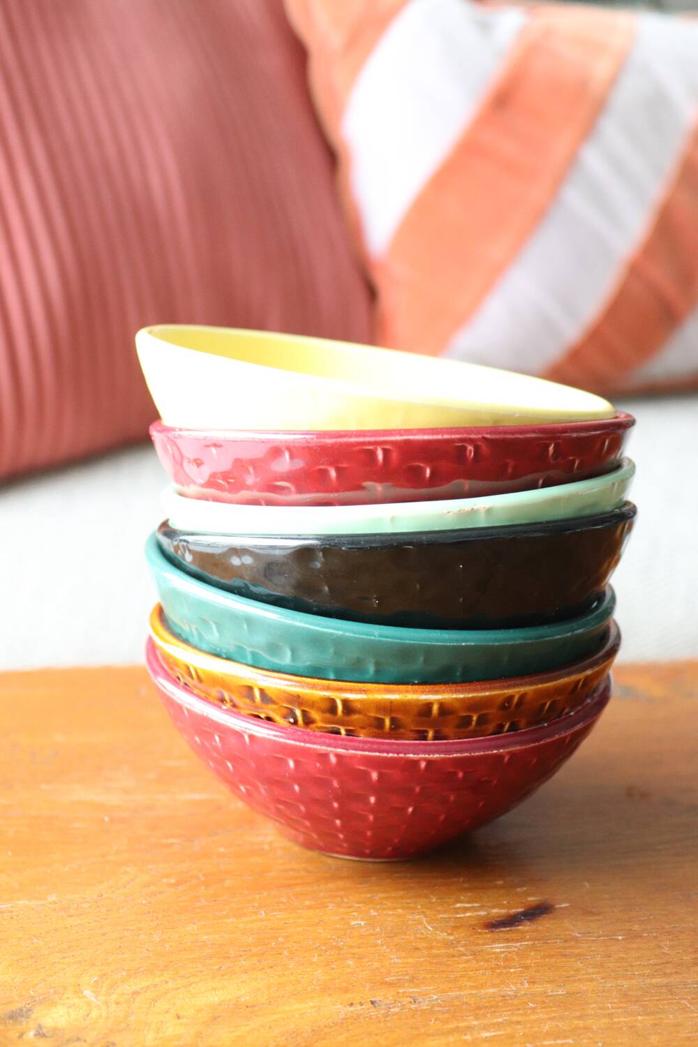Set of 7 ceramic bowls – multicoloured textured design