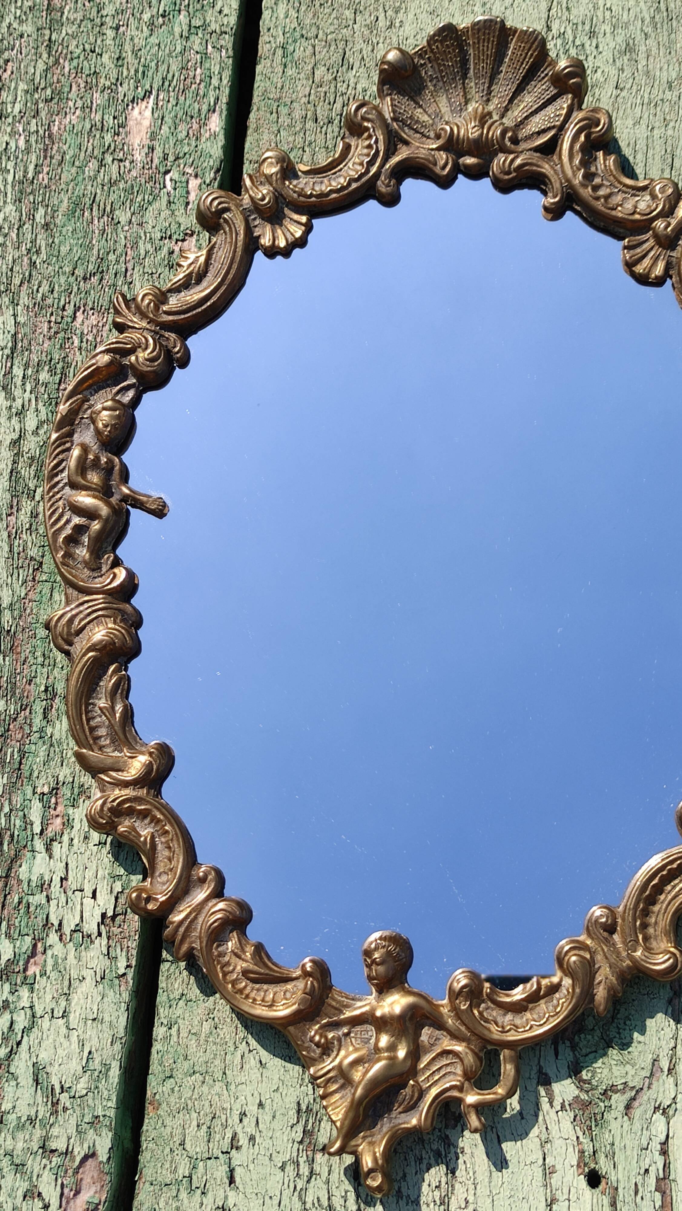 Vintage mirror in solid golden brass