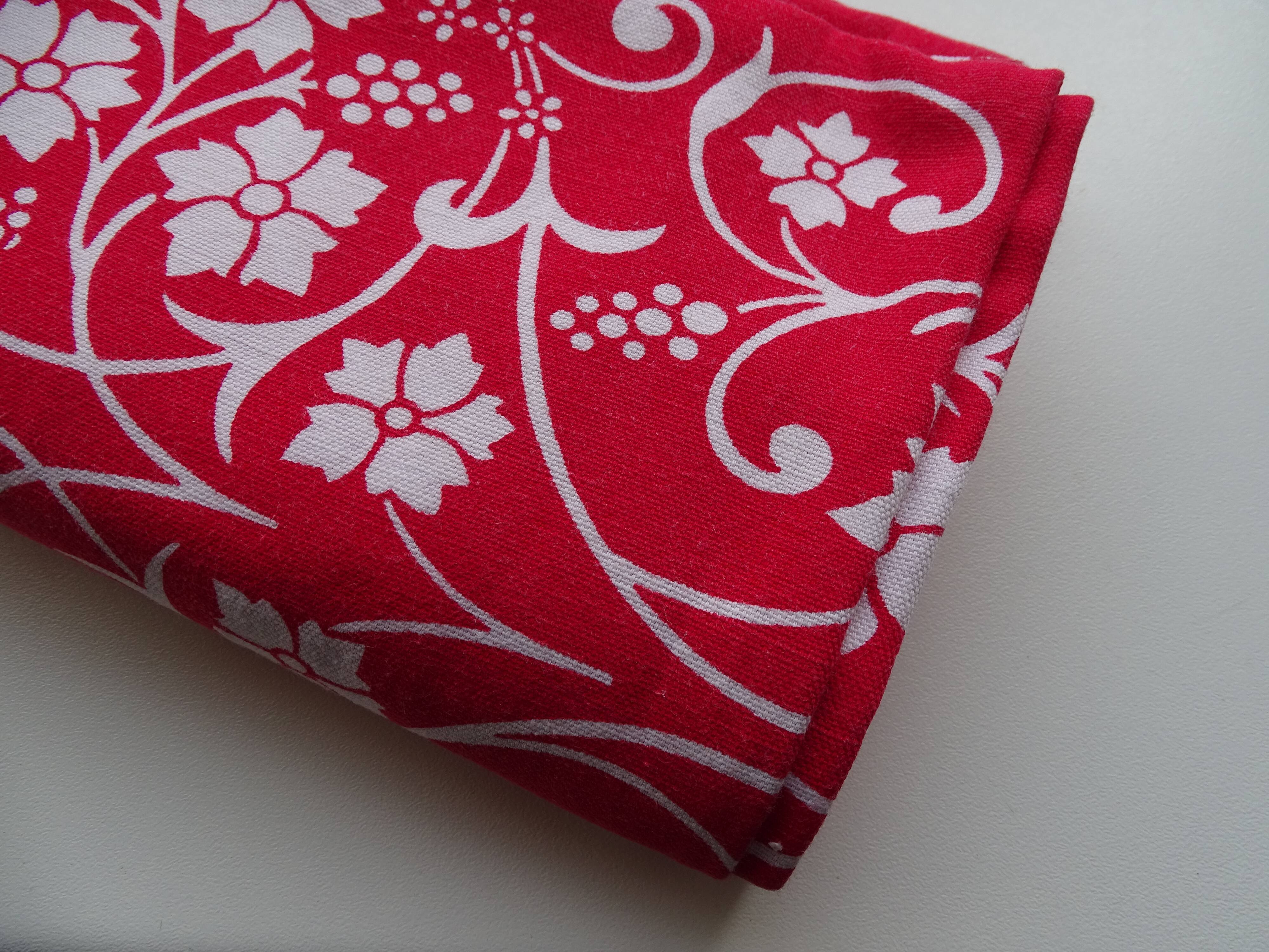 Nappe 230 x 150 rouge et blanche en coton