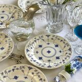 8 English dinner plates