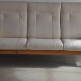 Canapé à dossier haut très confortable du milieu du siècle par Olsen & son