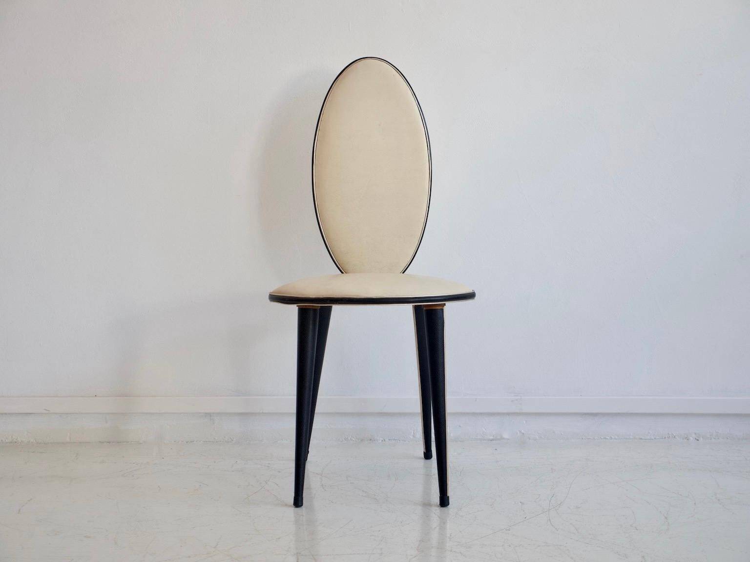 Chaise en vinyle crème et noir Umberto Mascagni
