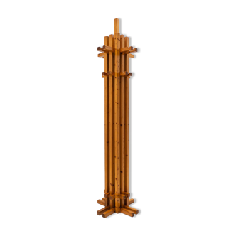 Porte-manteau totem en bois moderne