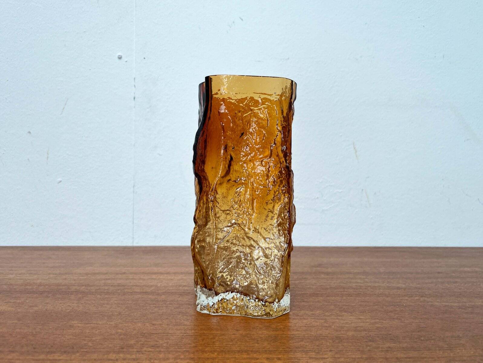 Mid-century modern glass vase by Kai Blomqvist for Kumela, Finland, 1960s.