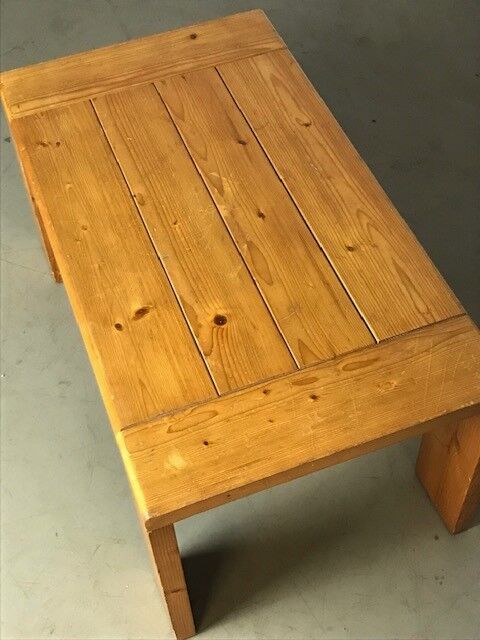 Table basse Charlotte Perriand pour les Arcs