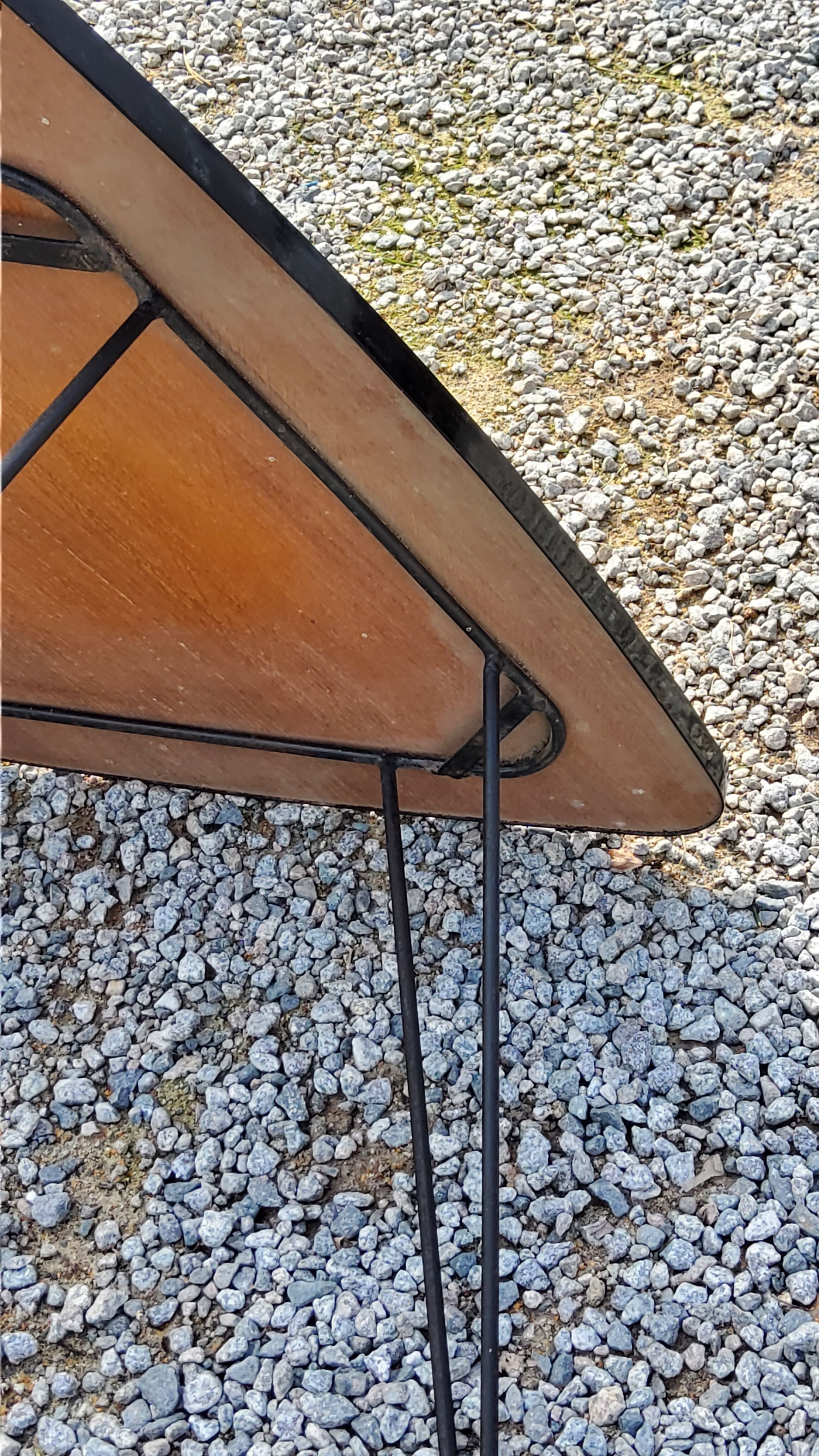 Triangle coffee table in golden blond oak base full iron of the 50s
