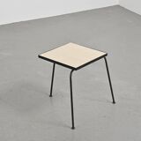 Ensemble de 3 tables gigognes en métal laqué noir, vers 1960