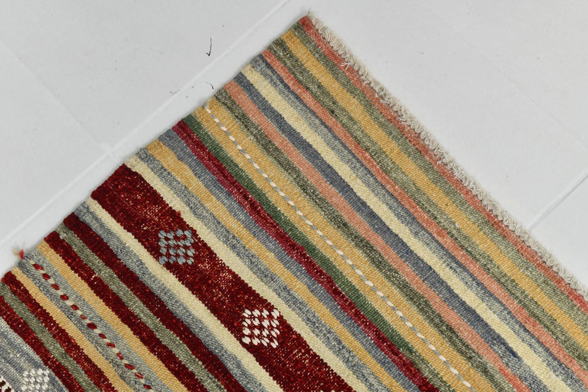 Tapis Kilim moderne rouge doux 5x7, 156x224 cm