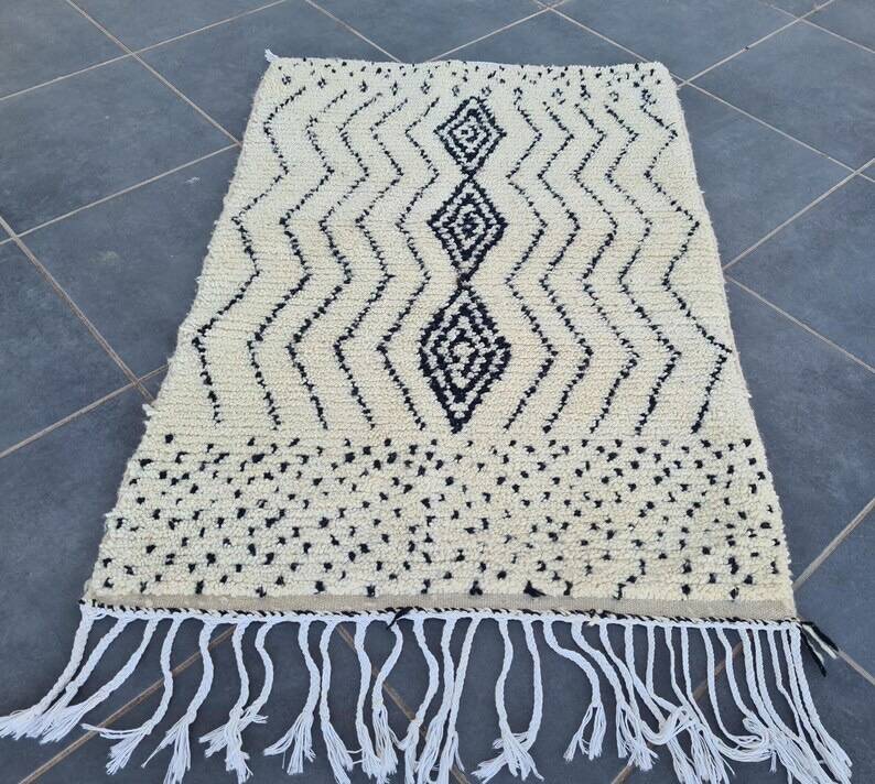 Handmade pure wool rug, size 150/250 cm.