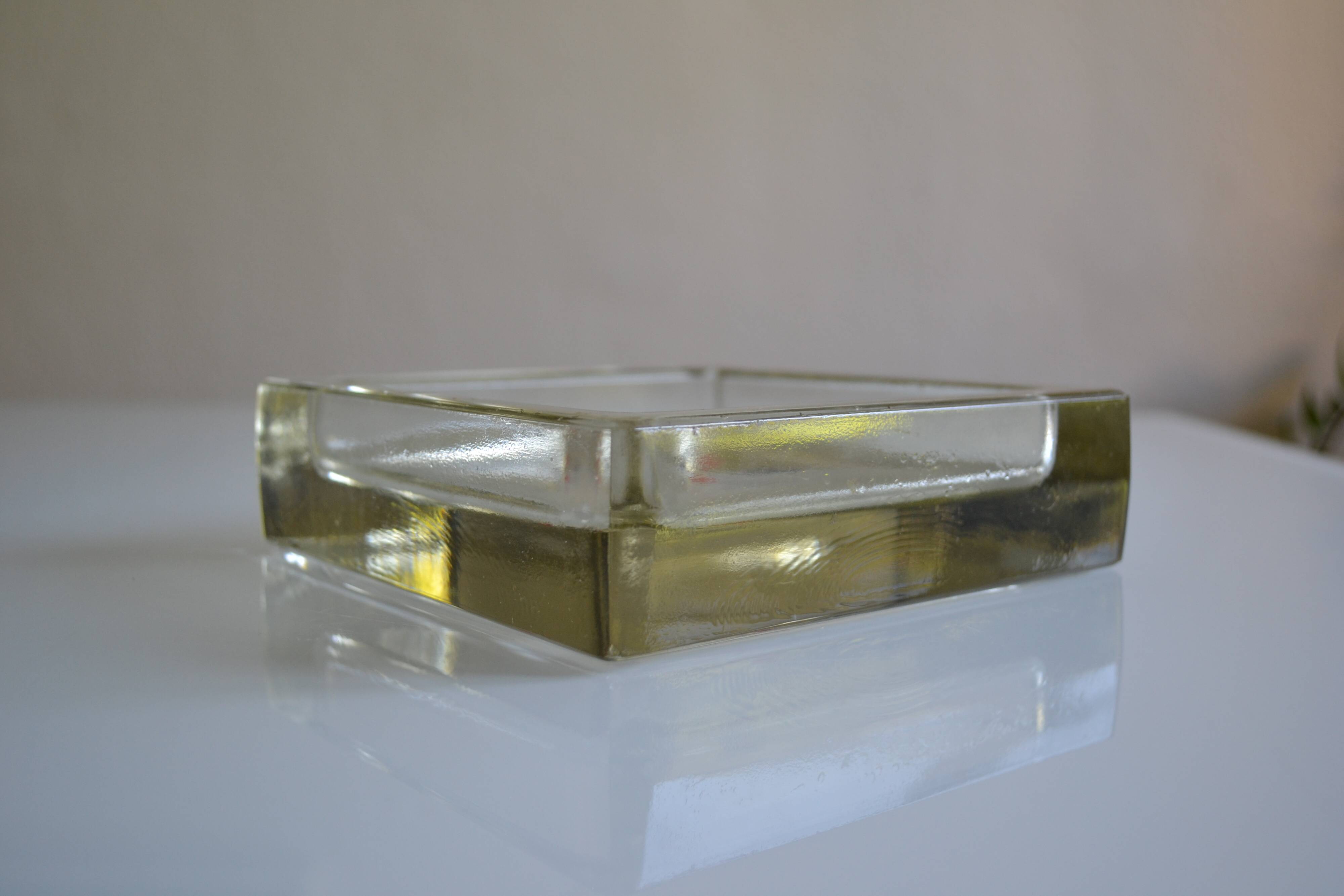 glass block pockets in the 4 colours of the card game