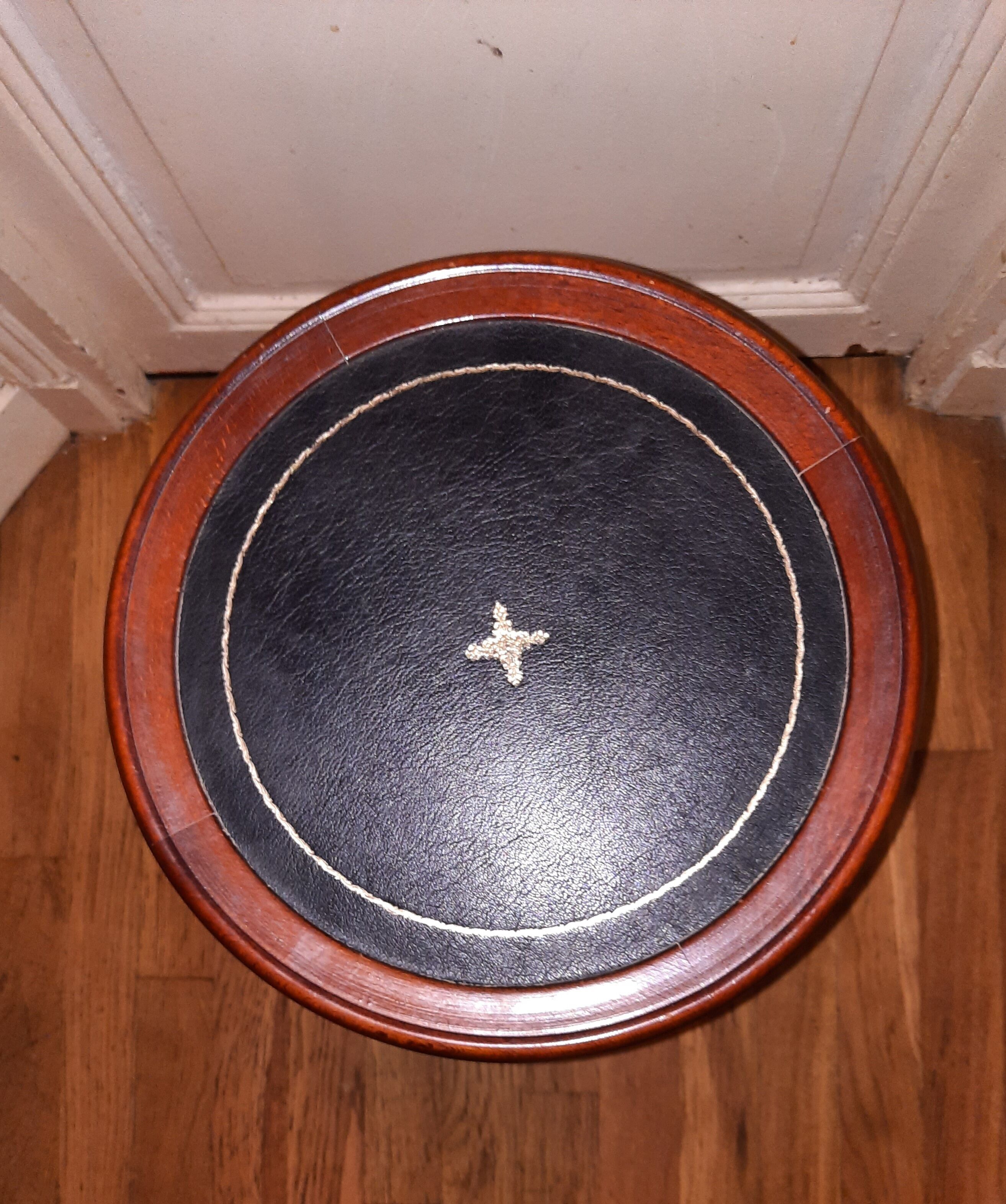 Small auxiliary gueridon