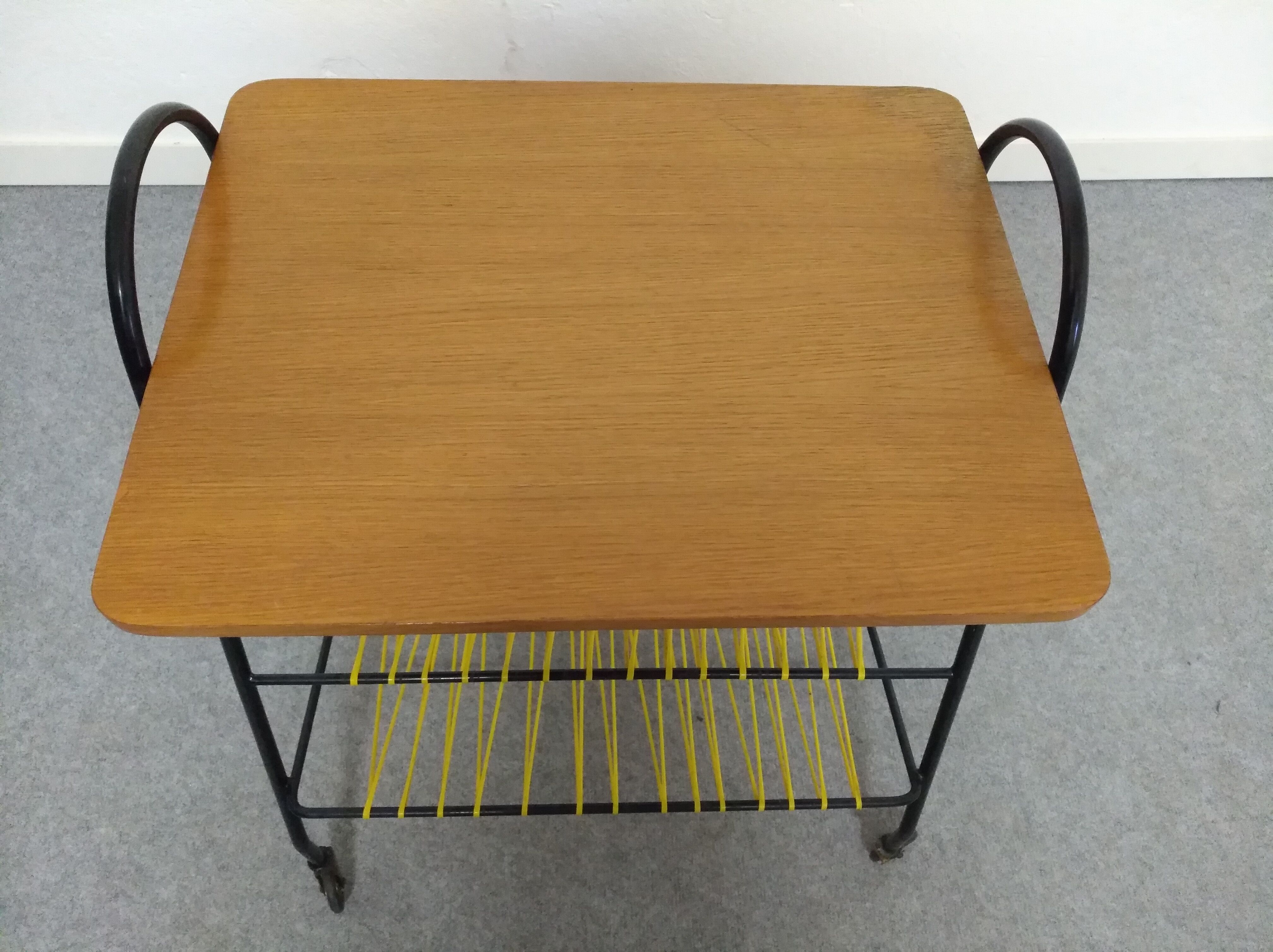 Scoubidou table of the 50s/60s