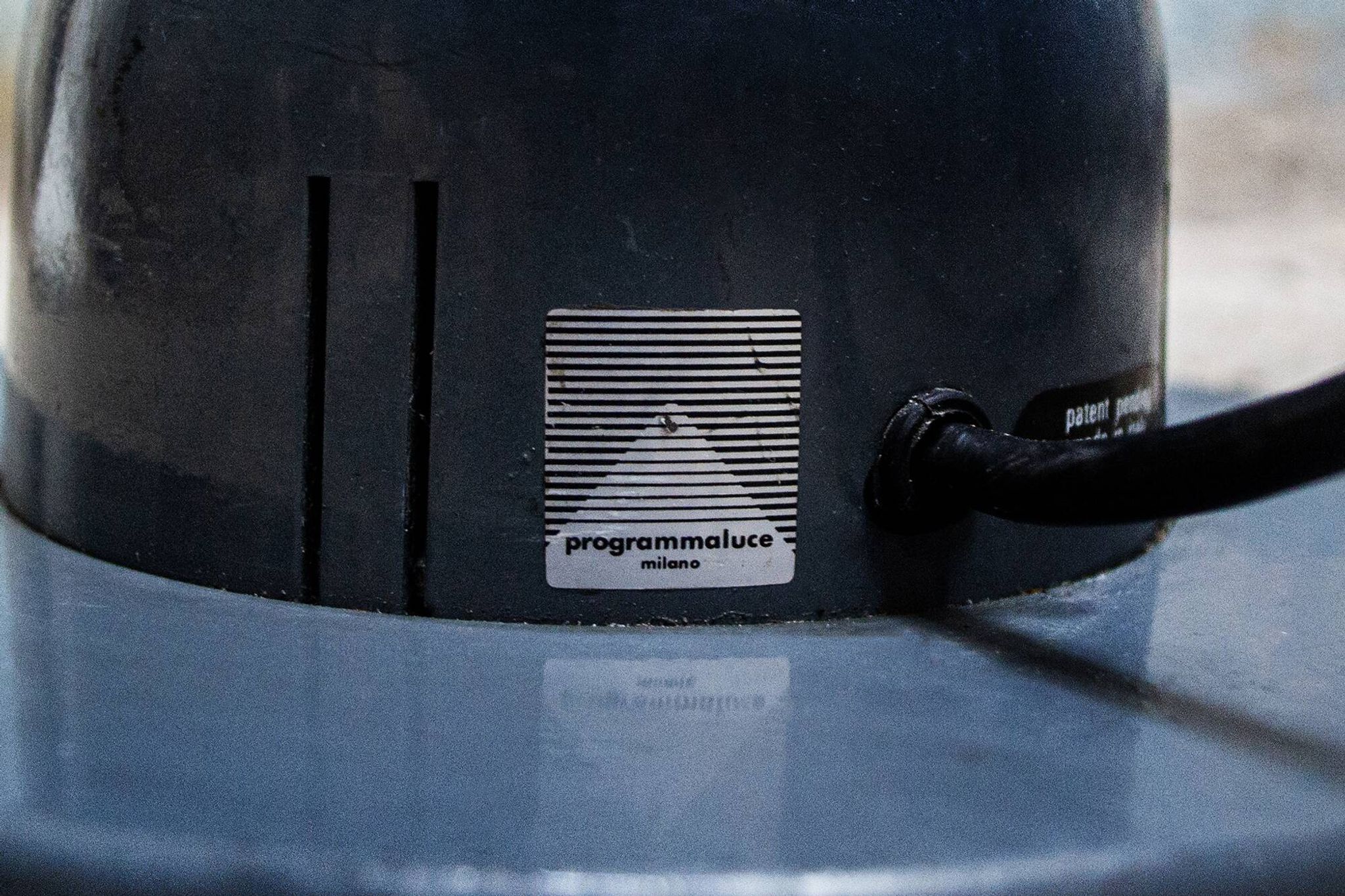 Lampada da terra postmoderna "Mira" di Mario Arnaboldi per Programmaluce 1983