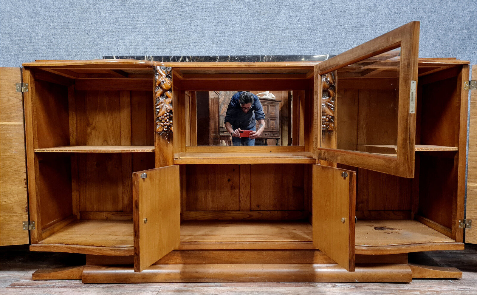 Curved Art Deco era row in light wood circa 1930-1940