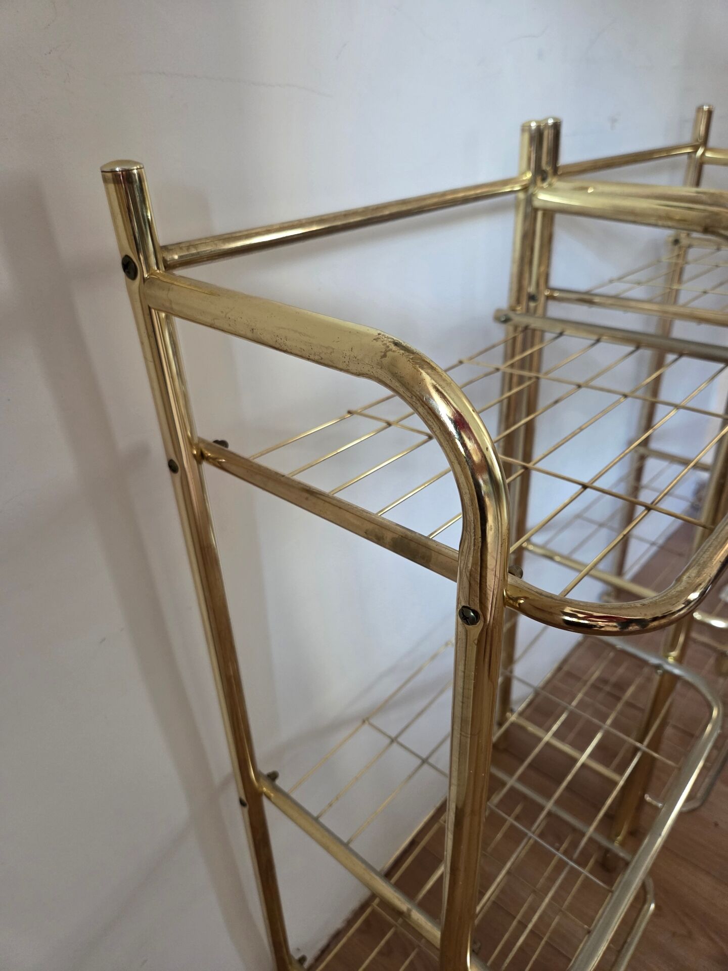 Paires d'étagères vintage en métal doré