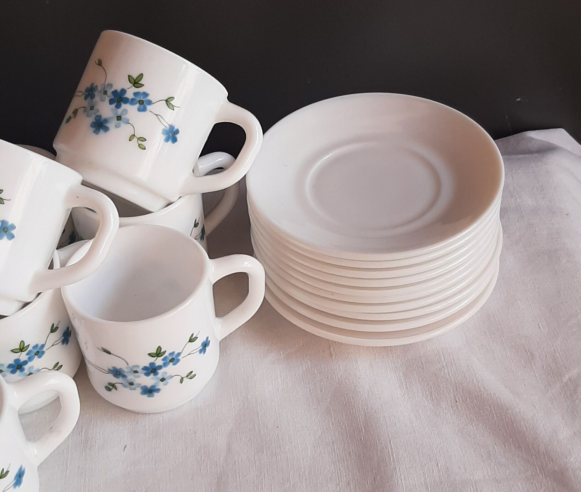 Coffee pot and forget-me-not cups