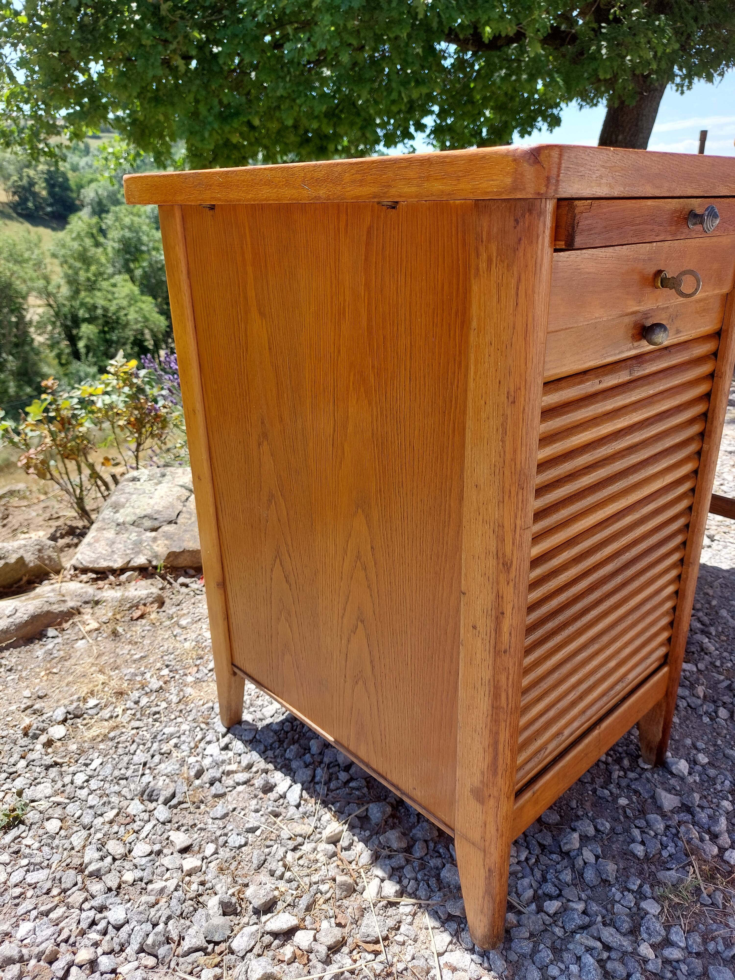 Desk with curtain binder