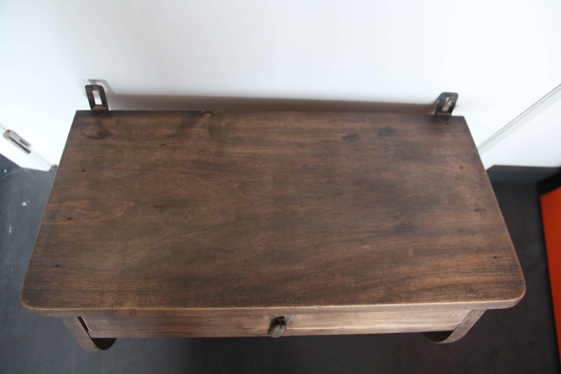 Side shelf with drawer