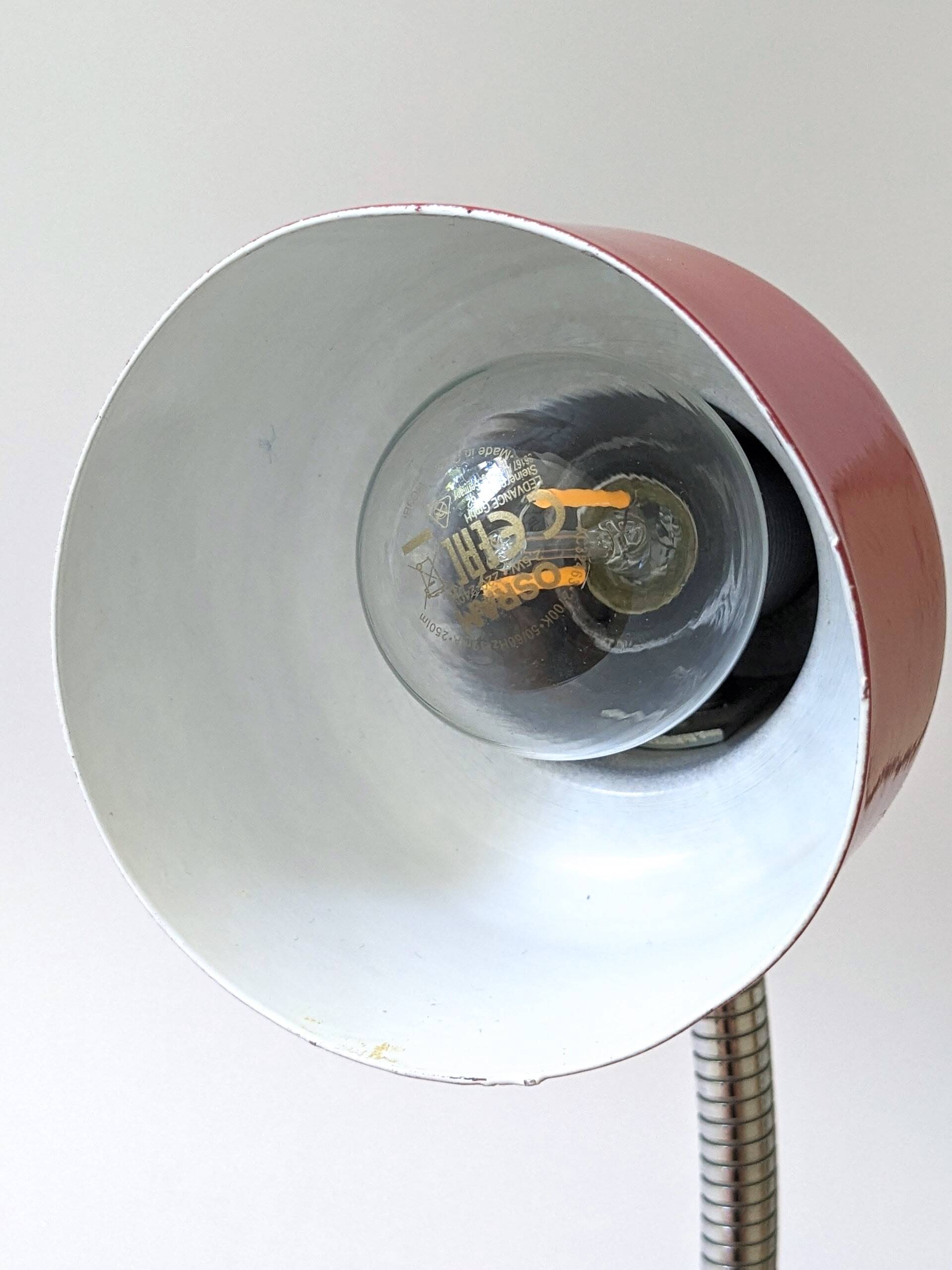Lampe de bureau Richard Essig rouge et chrome des années 70