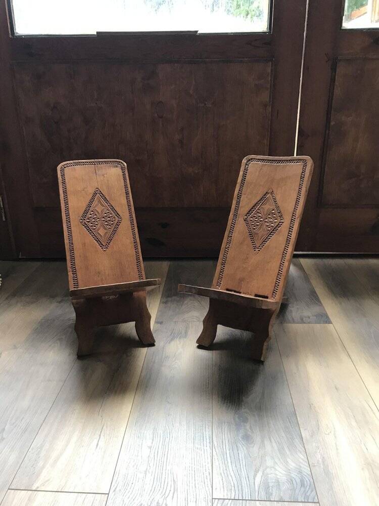 Set of 2 sculpted brown wooden chairs, Cuba 1960s, vernacular style.
