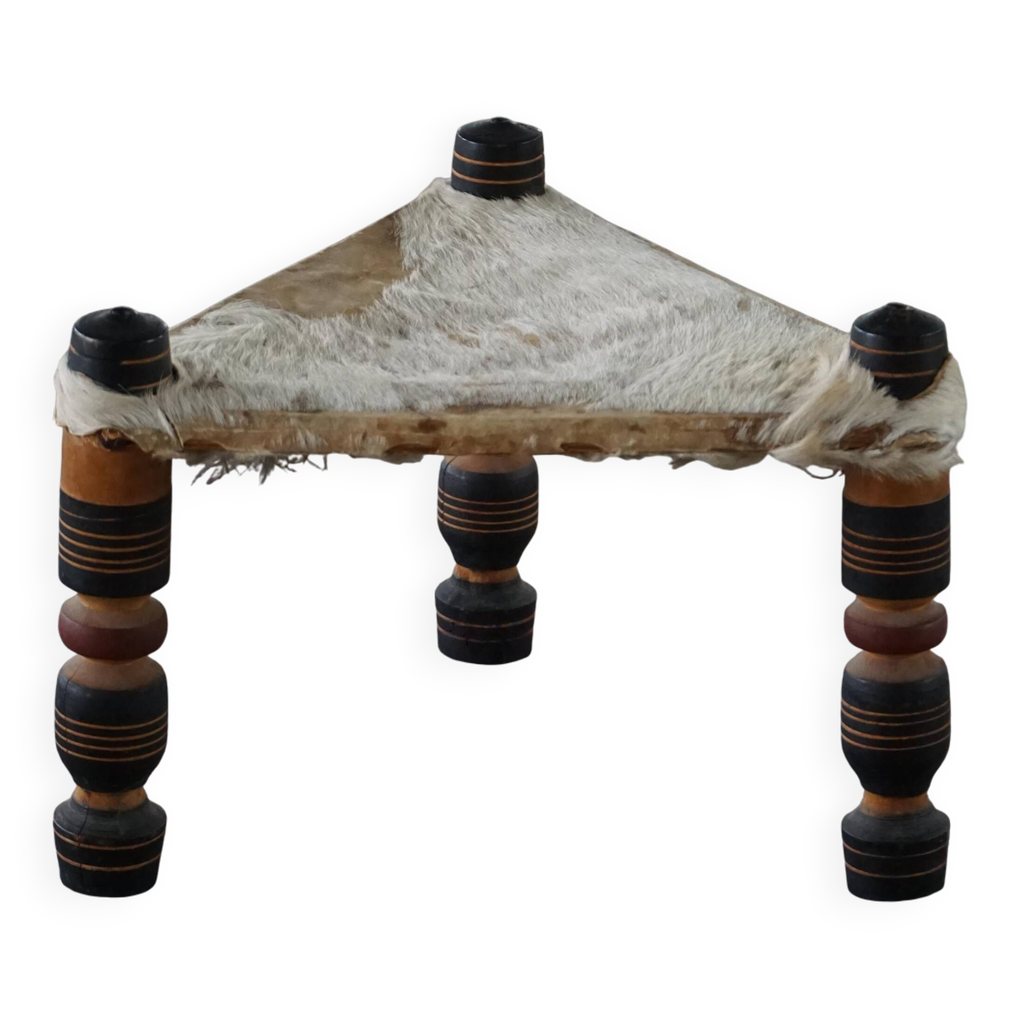 Vintage African artisanal stool, triangular shape with 3 legs, cowhide, 20th century.