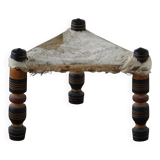 Vintage African artisanal stool, triangular shape with 3 legs, cowhide, 20th century.
