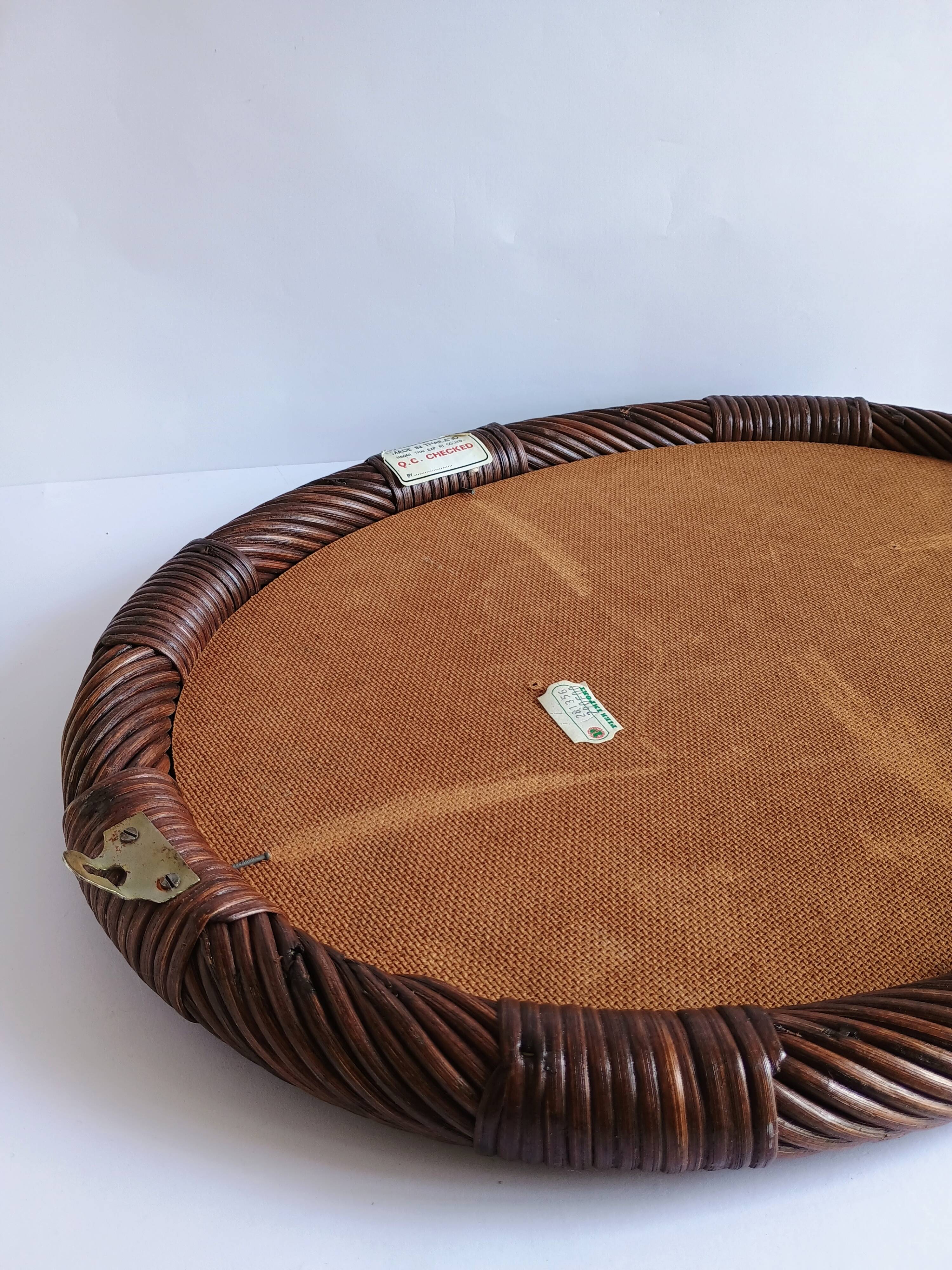 Oval rattan mirror to hang