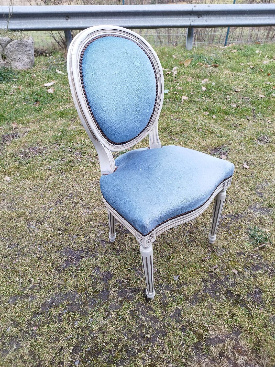 Chair Medallion velvet blue patina white Louis XVI