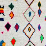 Decorated white wool rug 200cm x 300cm