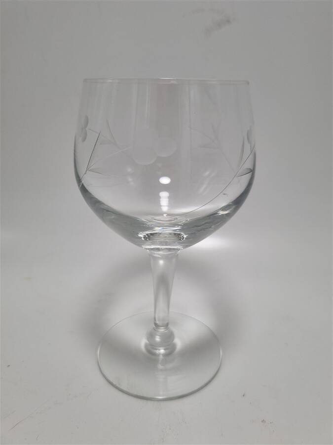 Set of 6 stemmed glasses