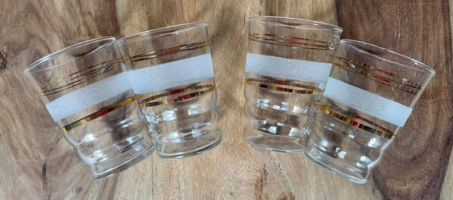 Lot de 8 verres granités blancs