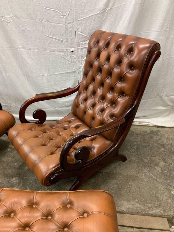 Lot Fauteuils Chesterfield Ottoman Anglais Vintage