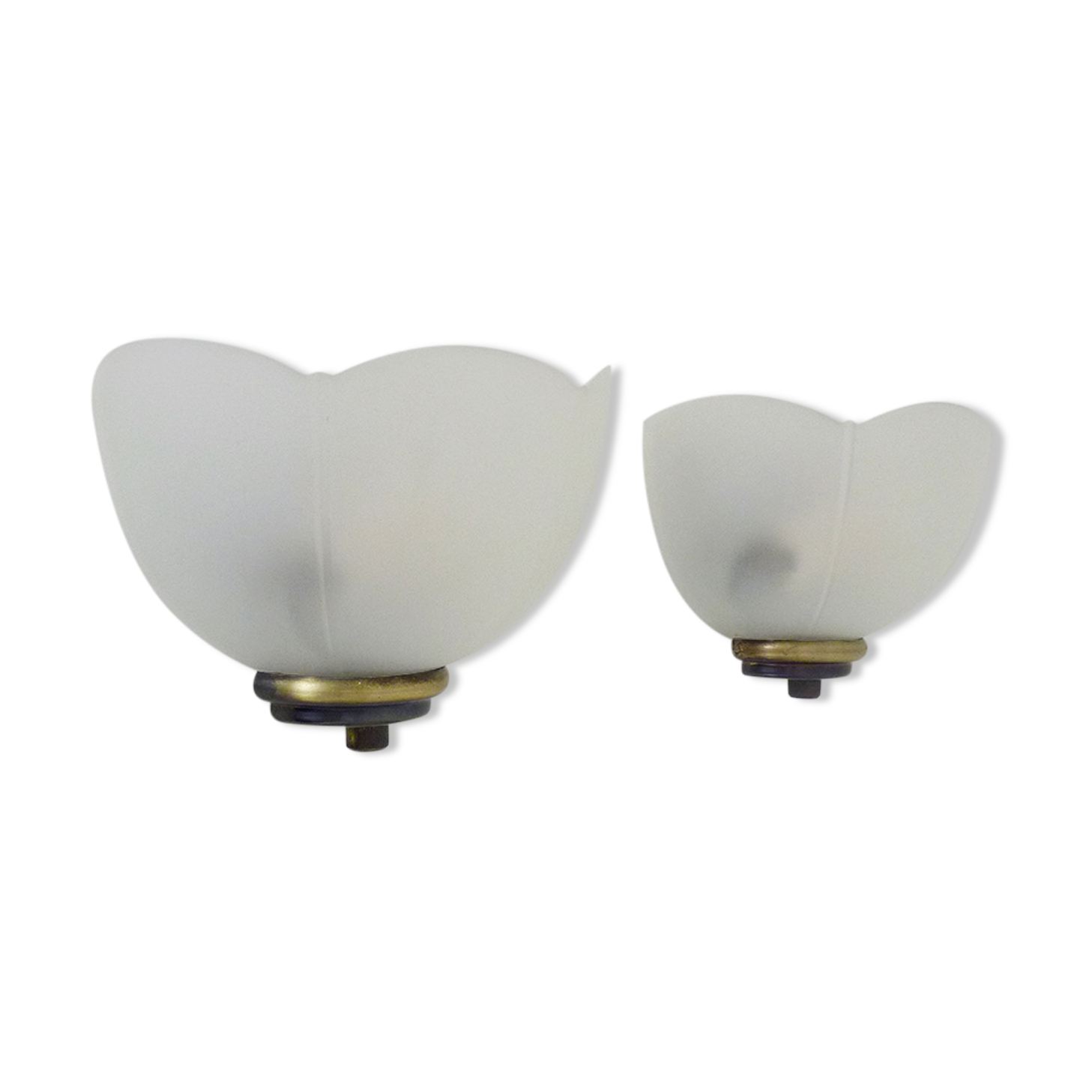 Pair of Vianne wall sconces in gilded metal and white shell-style glass