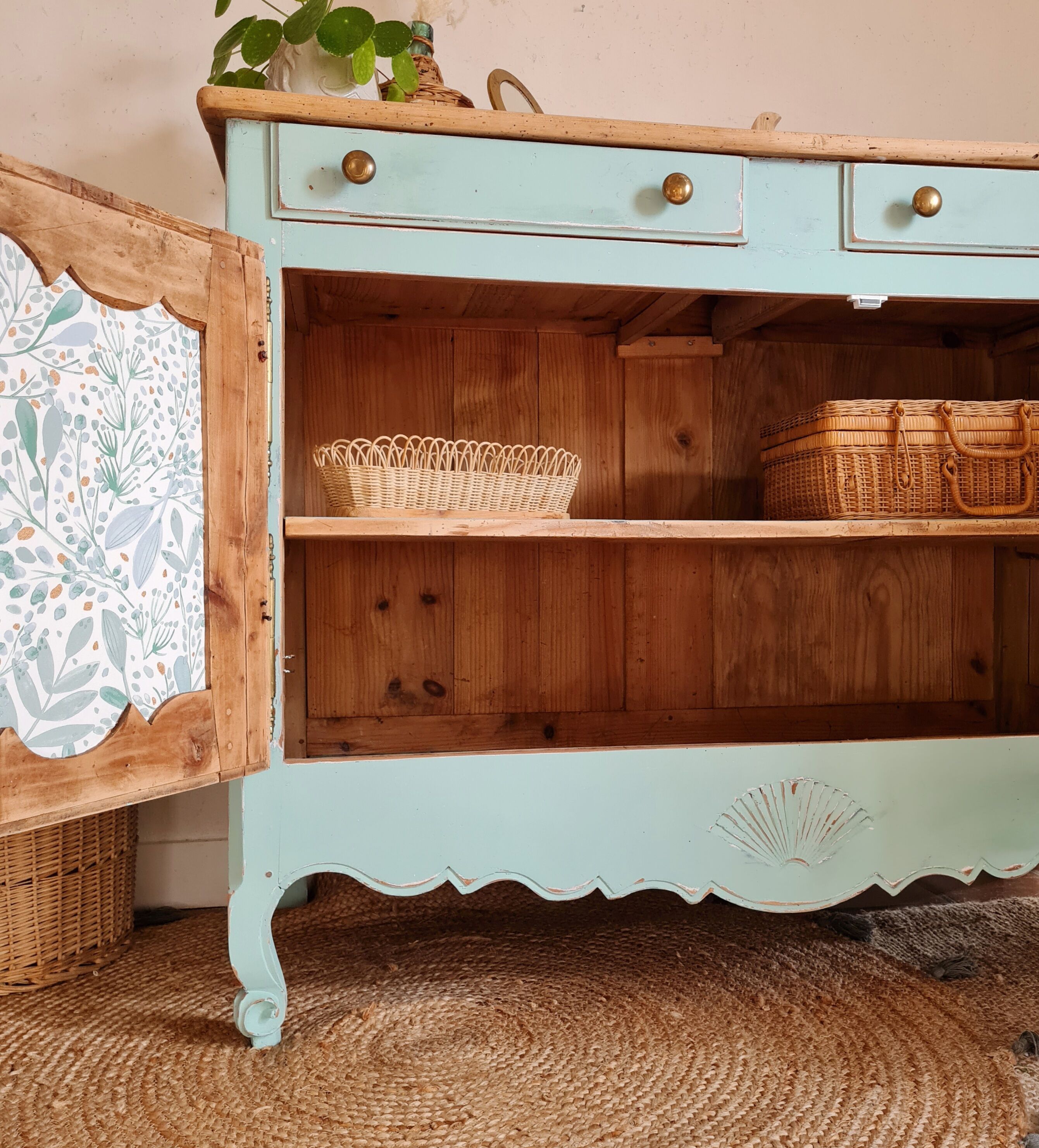 Buffet low blue patinated raw tray