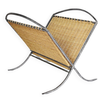 Vintage magazine rack in steel and woven wicker, folding.